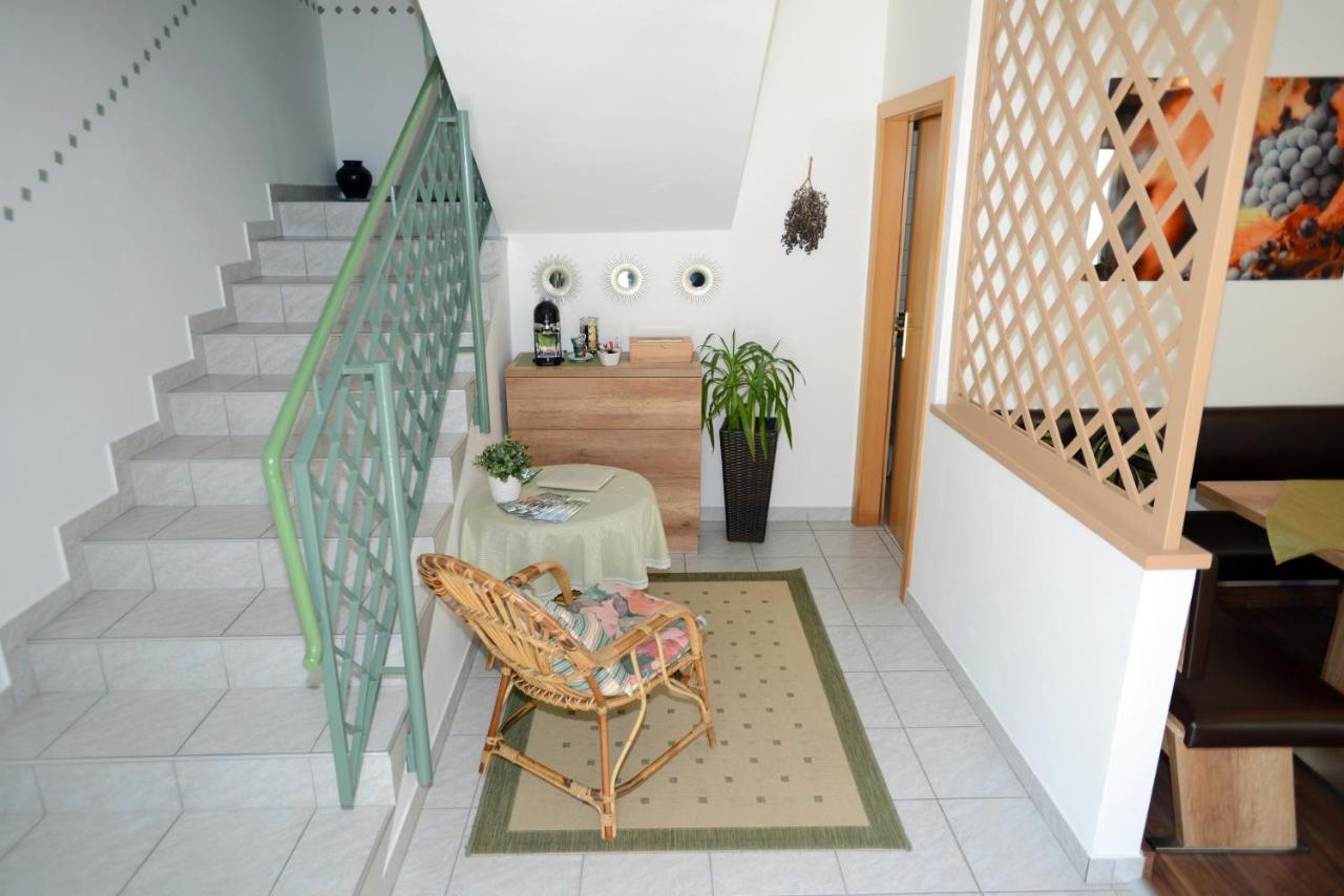 Weingut Apartment Hildegard Gangl Илмиц Екстериор снимка