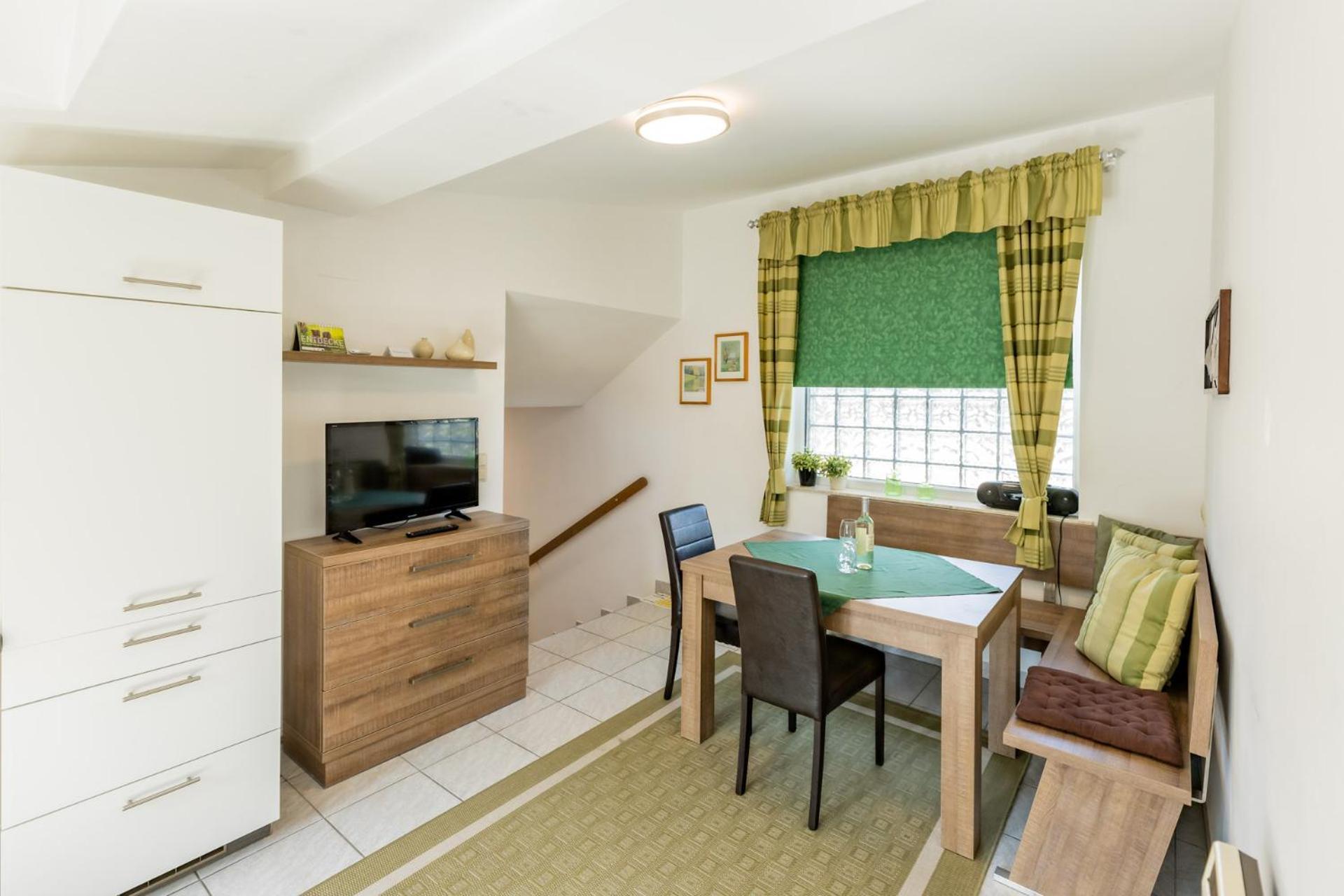 Weingut Apartment Hildegard Gangl Илмиц Екстериор снимка