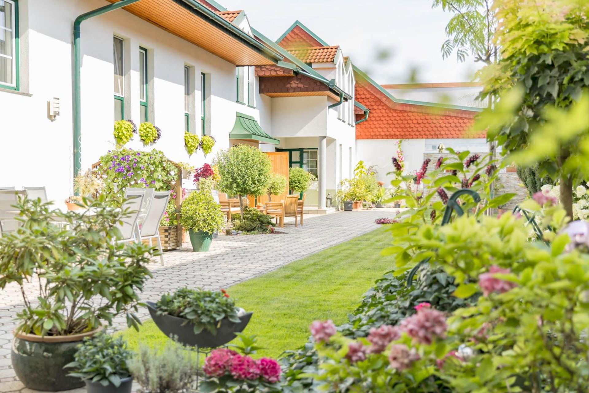 Weingut Apartment Hildegard Gangl Илмиц Екстериор снимка