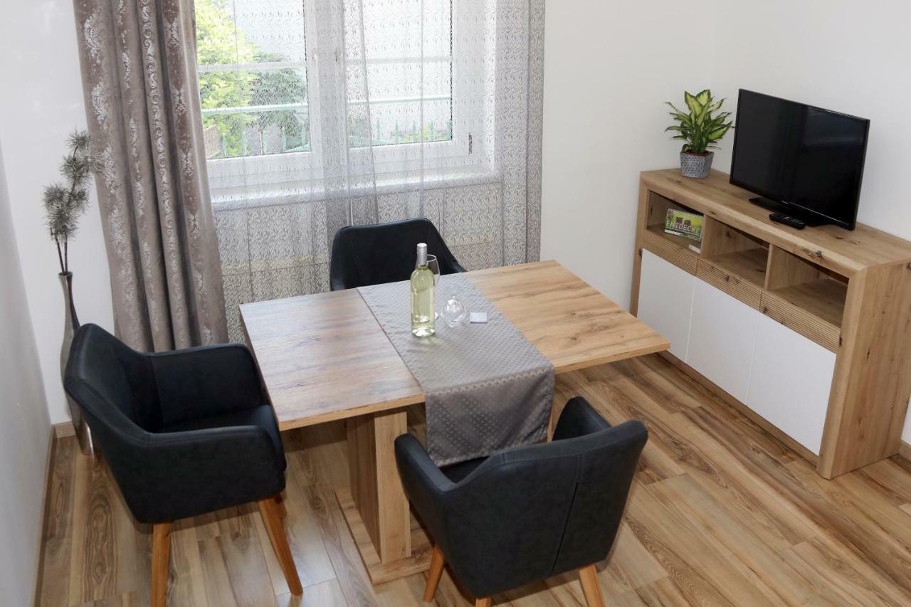 Weingut Apartment Hildegard Gangl Илмиц Екстериор снимка